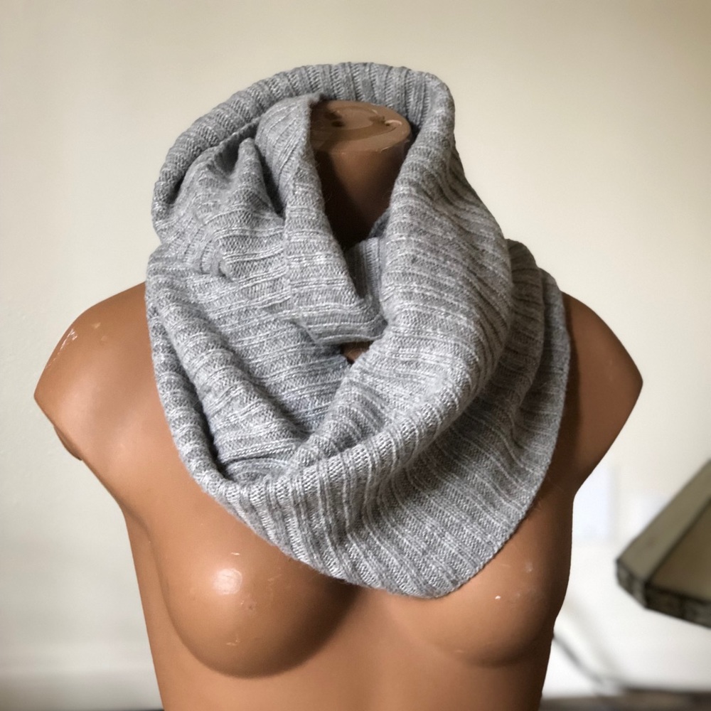 Grey infinite scarf